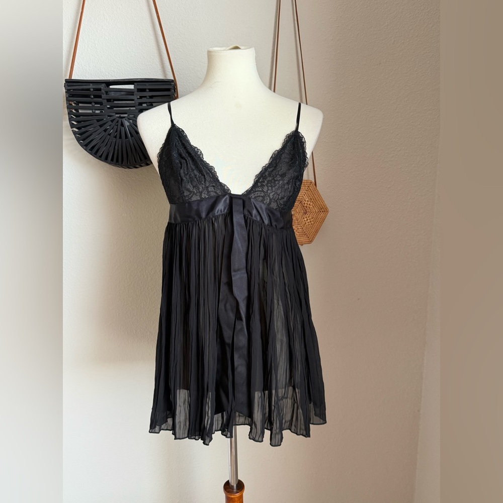 NWT Victoria's Secret Black Lace Babydoll, Size Large